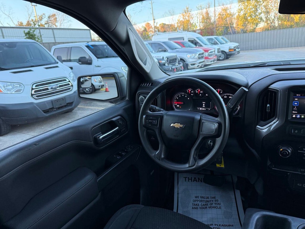 Chevrolet Silverado 1500 Vehicle Full-screen Gallery Image 19