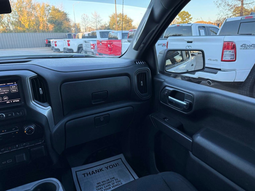 Chevrolet Silverado 1500 Vehicle Full-screen Gallery Image 20