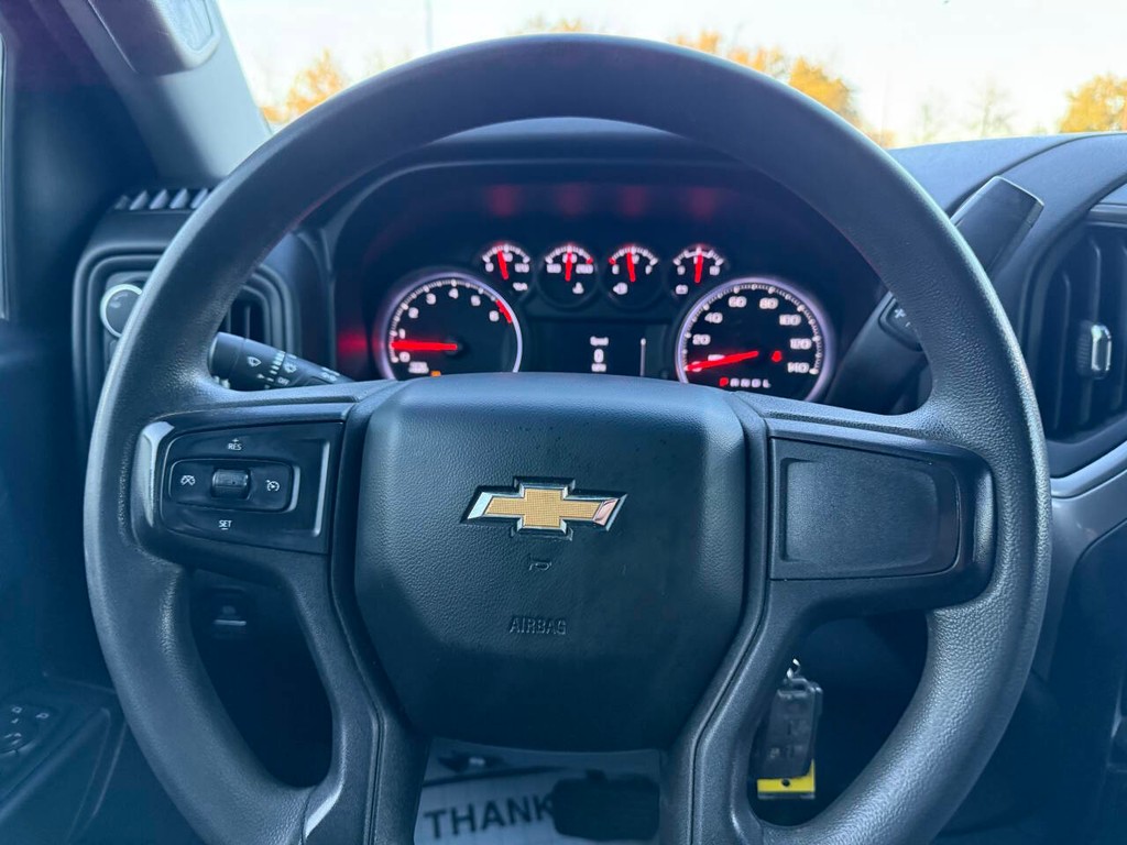 Chevrolet Silverado 1500 Vehicle Full-screen Gallery Image 23