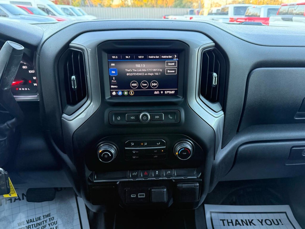 Chevrolet Silverado 1500 Vehicle Full-screen Gallery Image 25