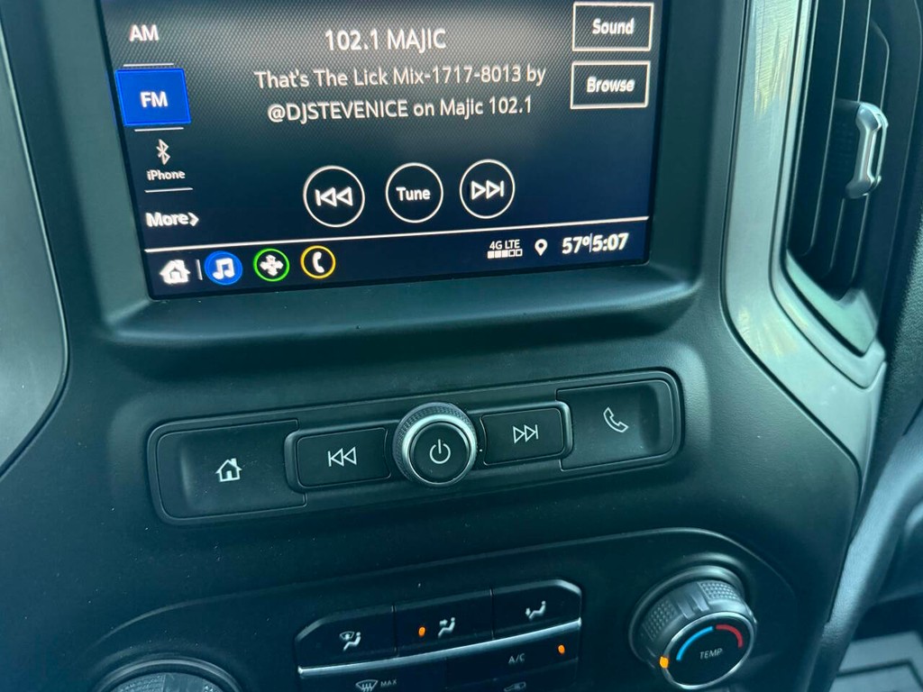 Chevrolet Silverado 1500 Vehicle Full-screen Gallery Image 28