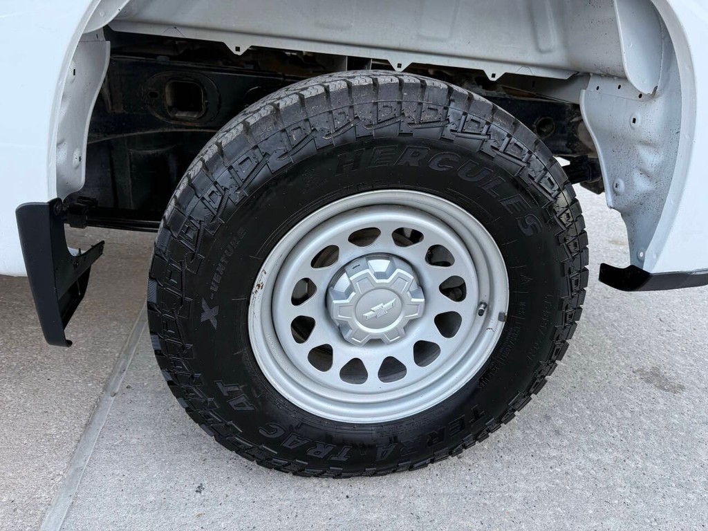 Chevrolet Silverado 1500 Vehicle Full-screen Gallery Image 37