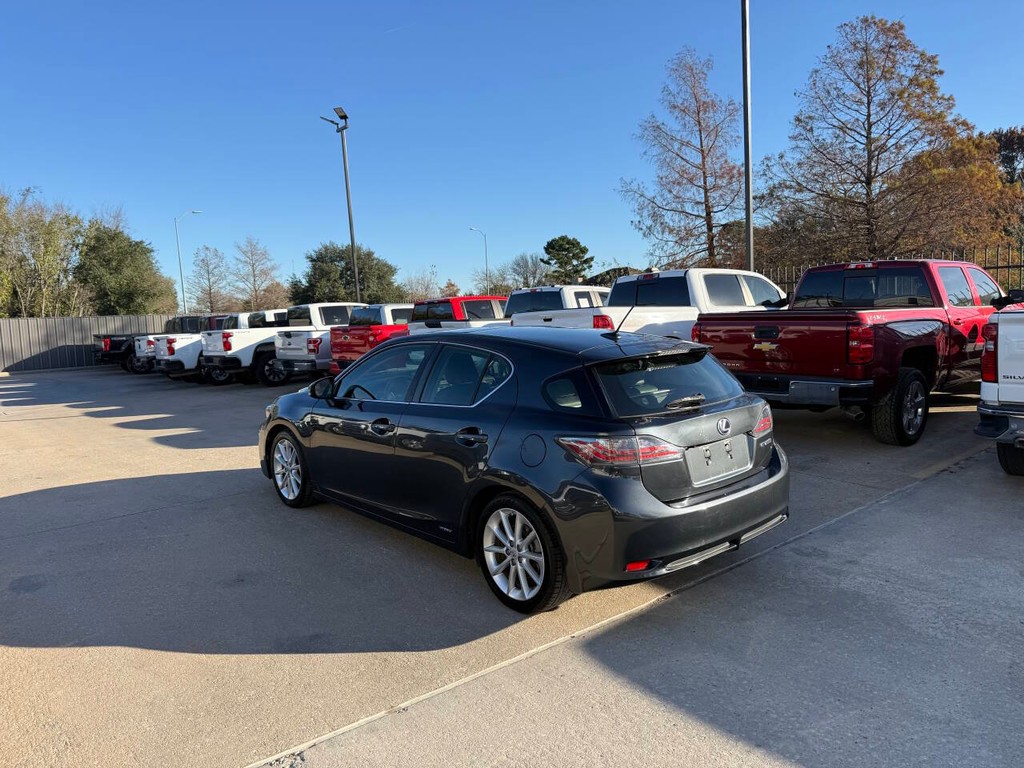 Lexus CT 200h Vehicle Full-screen Gallery Image 04