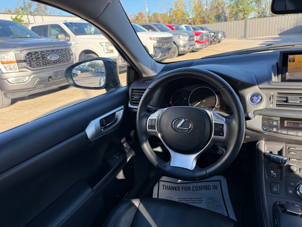 Lexus CT 200h Vehicle Full-screen Gallery Image 19