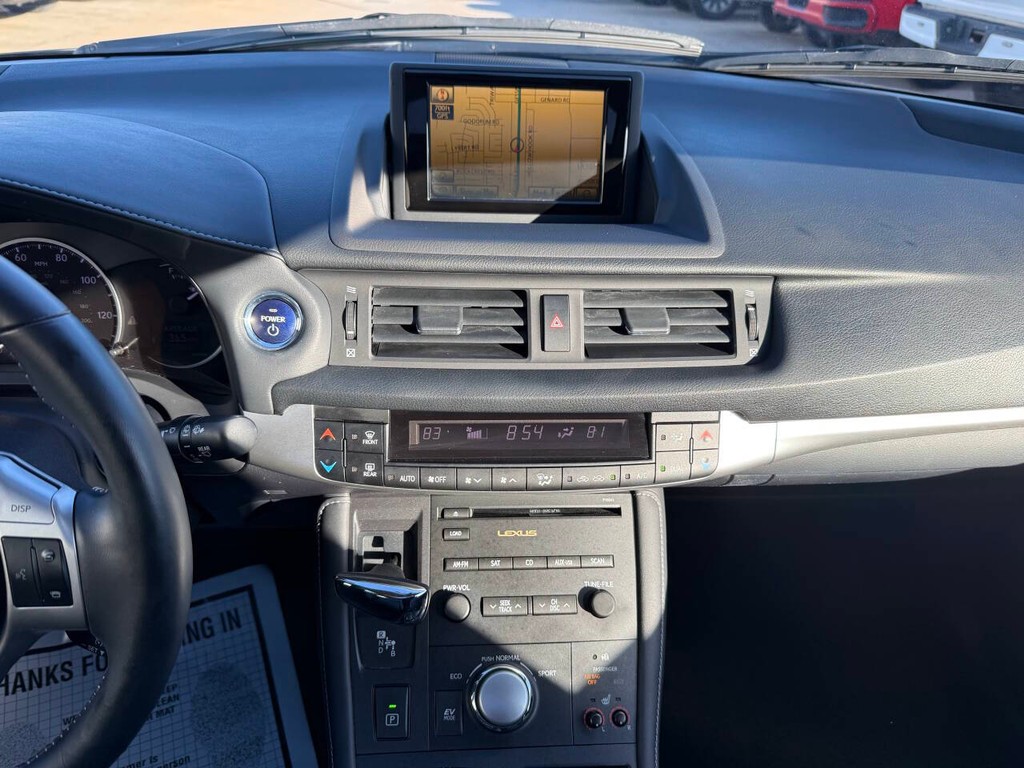 Lexus CT 200h Vehicle Full-screen Gallery Image 26