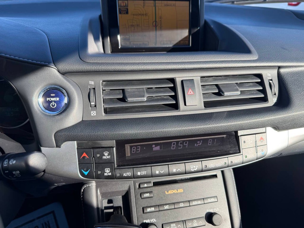 Lexus CT 200h Vehicle Full-screen Gallery Image 29