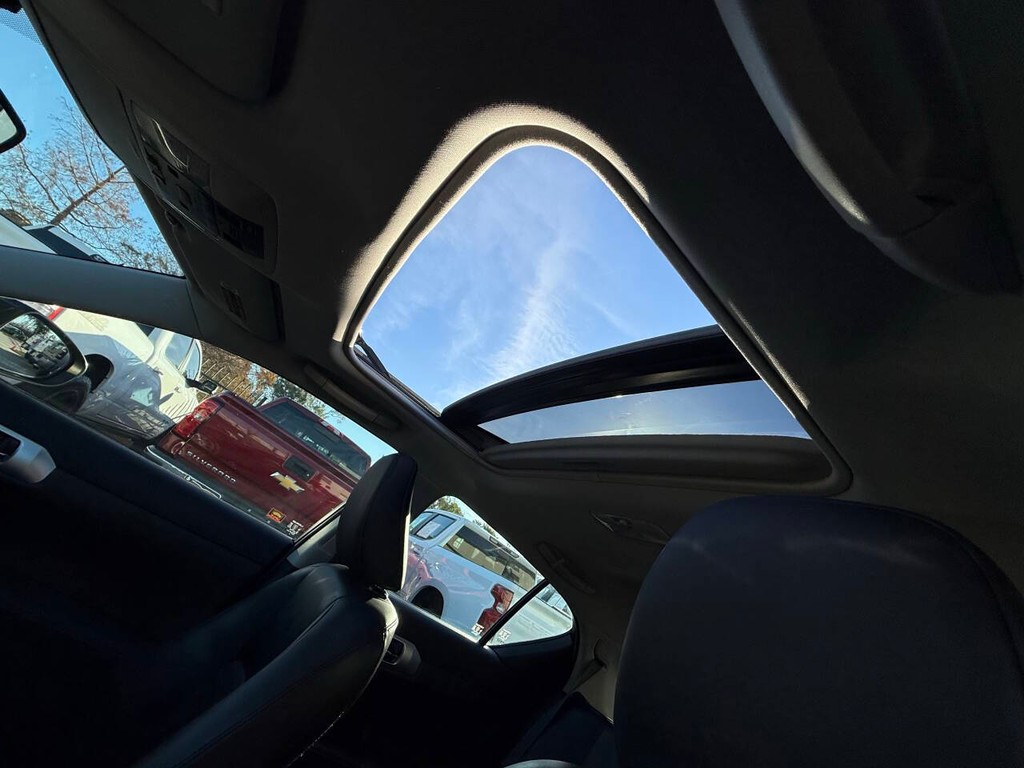 Lexus CT 200h Vehicle Full-screen Gallery Image 33