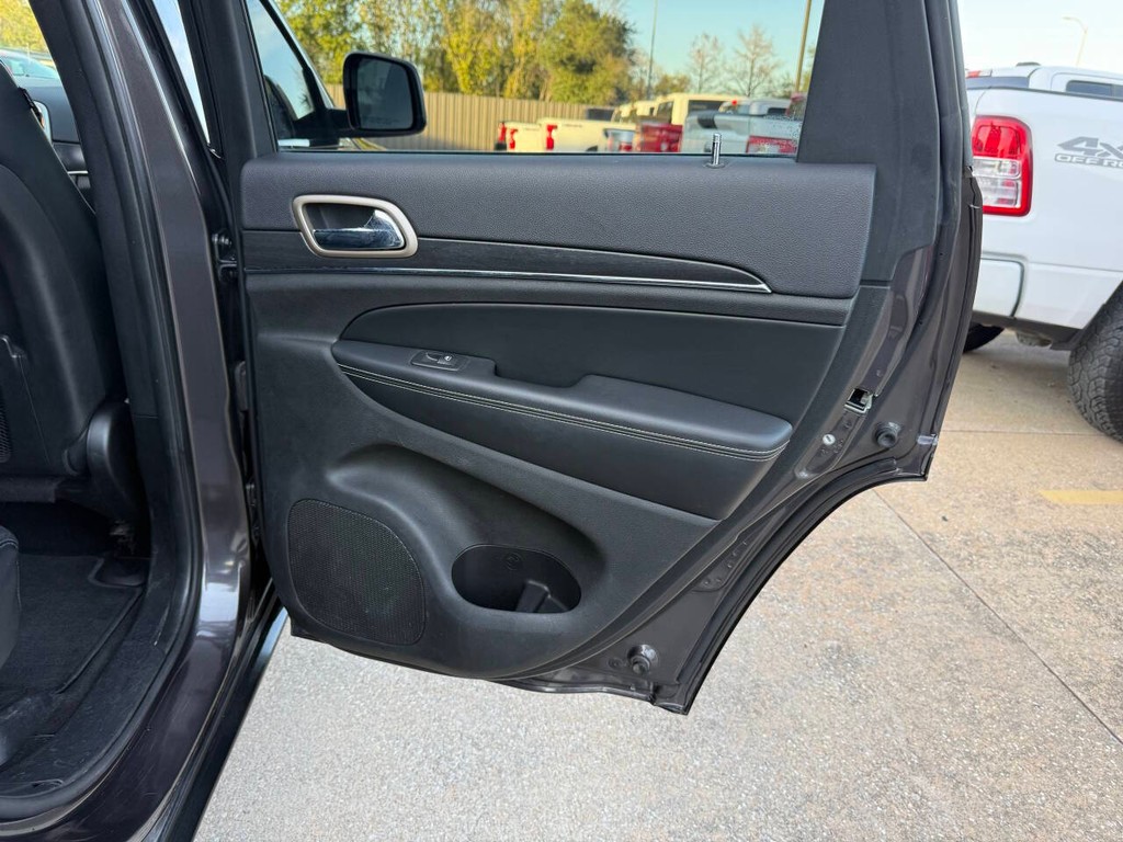 Jeep Grand Cherokee Vehicle Full-screen Gallery Image 16