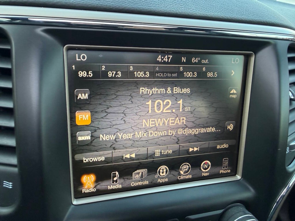 Jeep Grand Cherokee Vehicle Full-screen Gallery Image 25