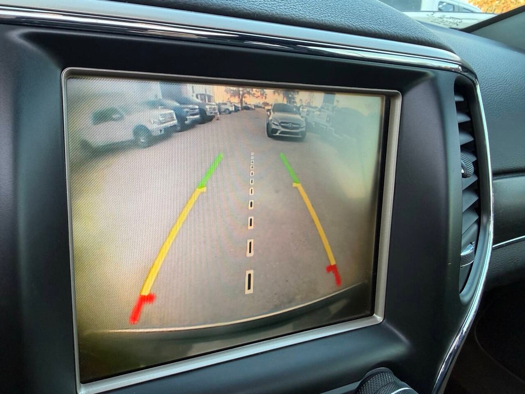 Jeep Grand Cherokee Vehicle Full-screen Gallery Image 27