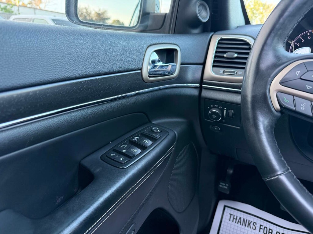 Jeep Grand Cherokee Vehicle Full-screen Gallery Image 30