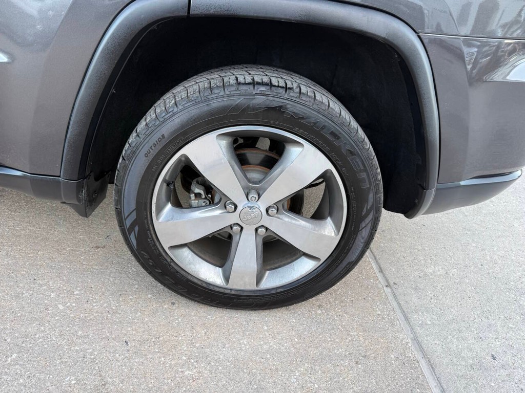 Jeep Grand Cherokee Vehicle Full-screen Gallery Image 36