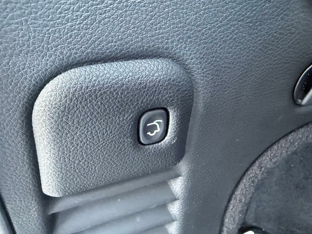 Jeep Grand Cherokee Vehicle Full-screen Gallery Image 38