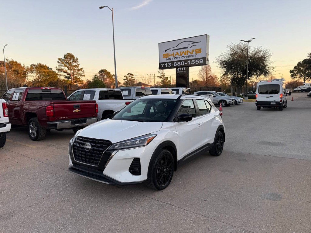 Nissan Kicks Vehicle Full-screen Gallery Image 03