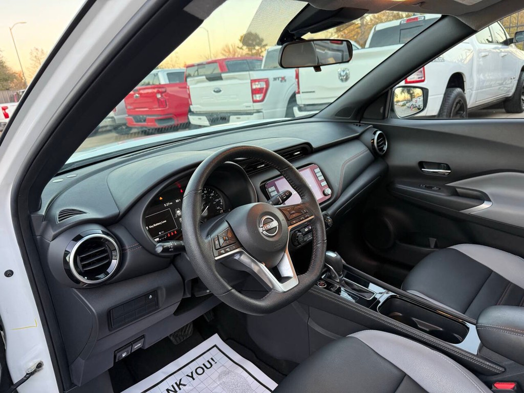 Nissan Kicks Vehicle Full-screen Gallery Image 06