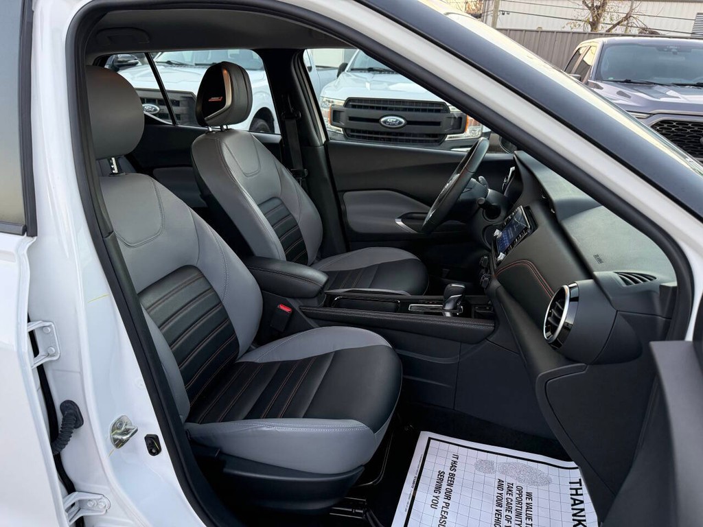 Nissan Kicks Vehicle Full-screen Gallery Image 10