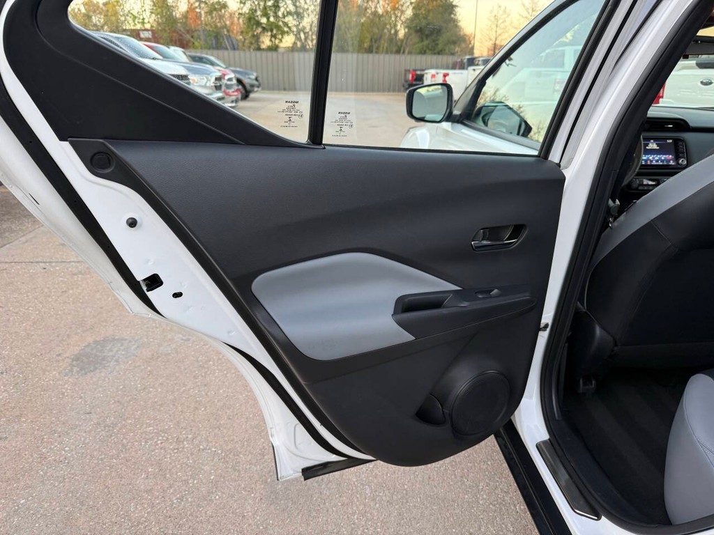 Nissan Kicks Vehicle Full-screen Gallery Image 14