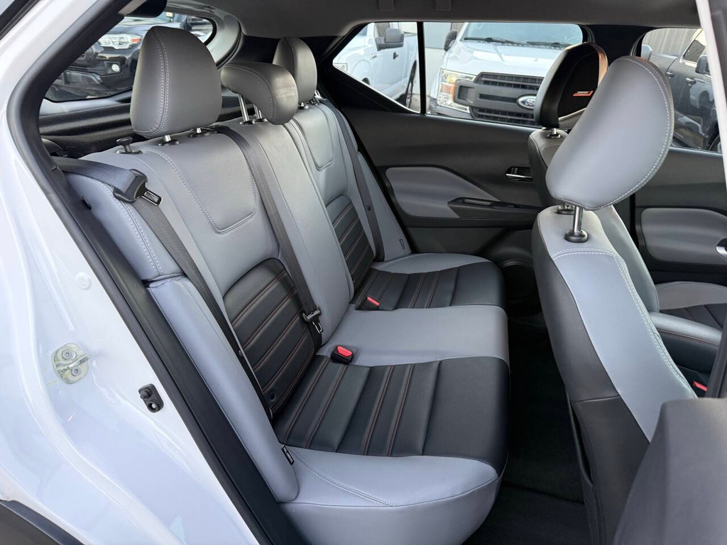 Nissan Kicks Vehicle Full-screen Gallery Image 15