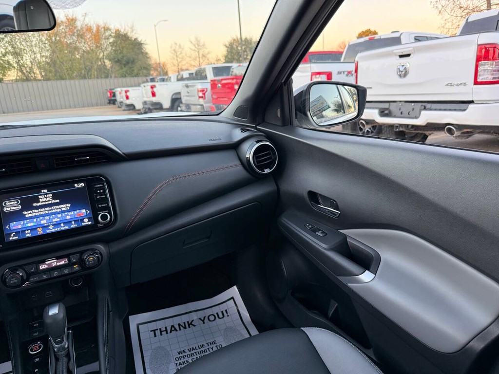 Nissan Kicks Vehicle Full-screen Gallery Image 20