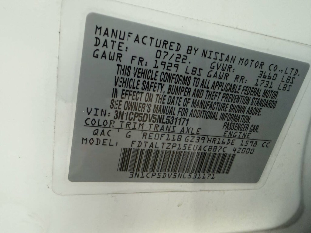 Nissan Kicks Vehicle Full-screen Gallery Image 32