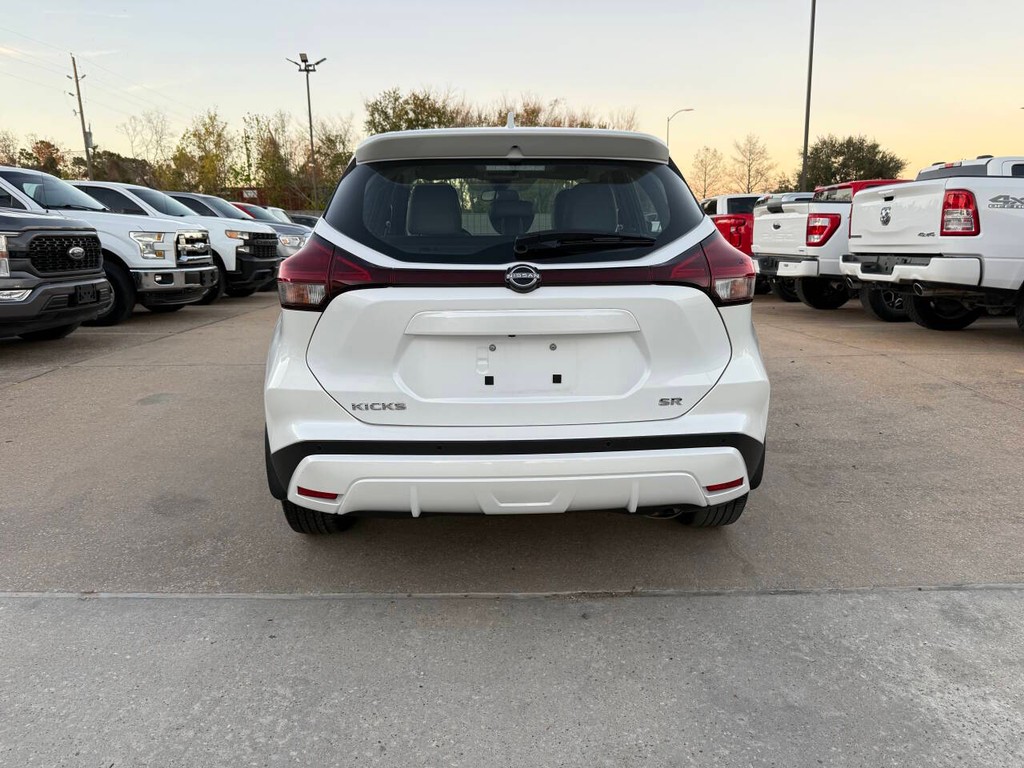 Nissan Kicks Vehicle Full-screen Gallery Image 36