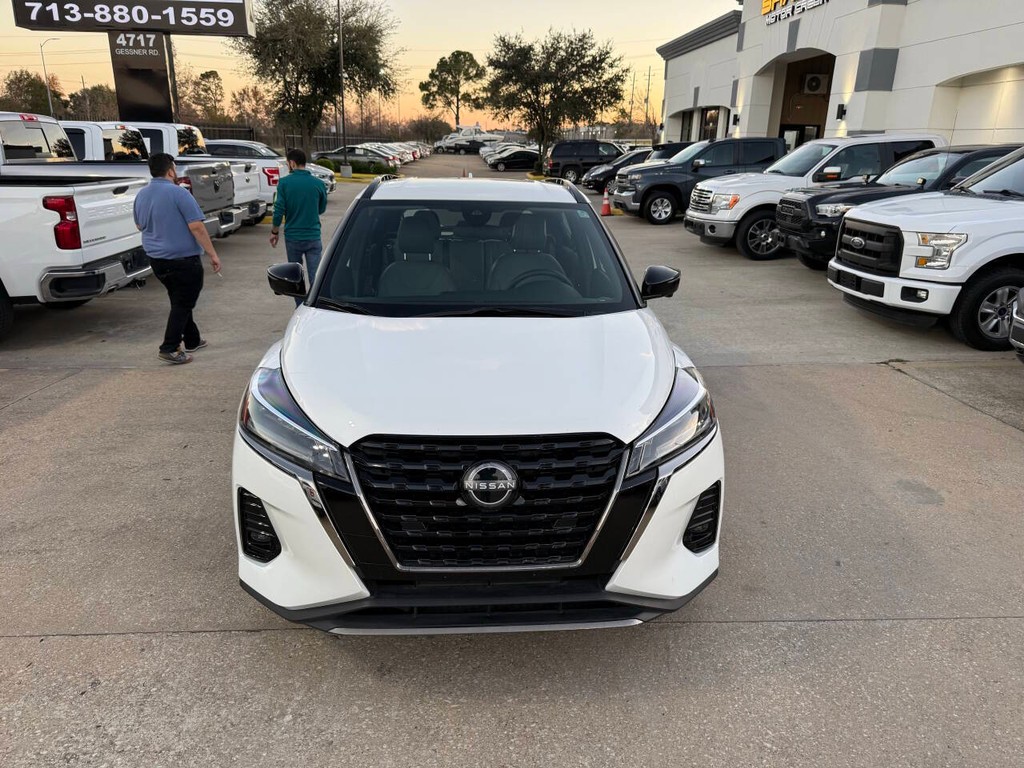 Nissan Kicks Vehicle Full-screen Gallery Image 37