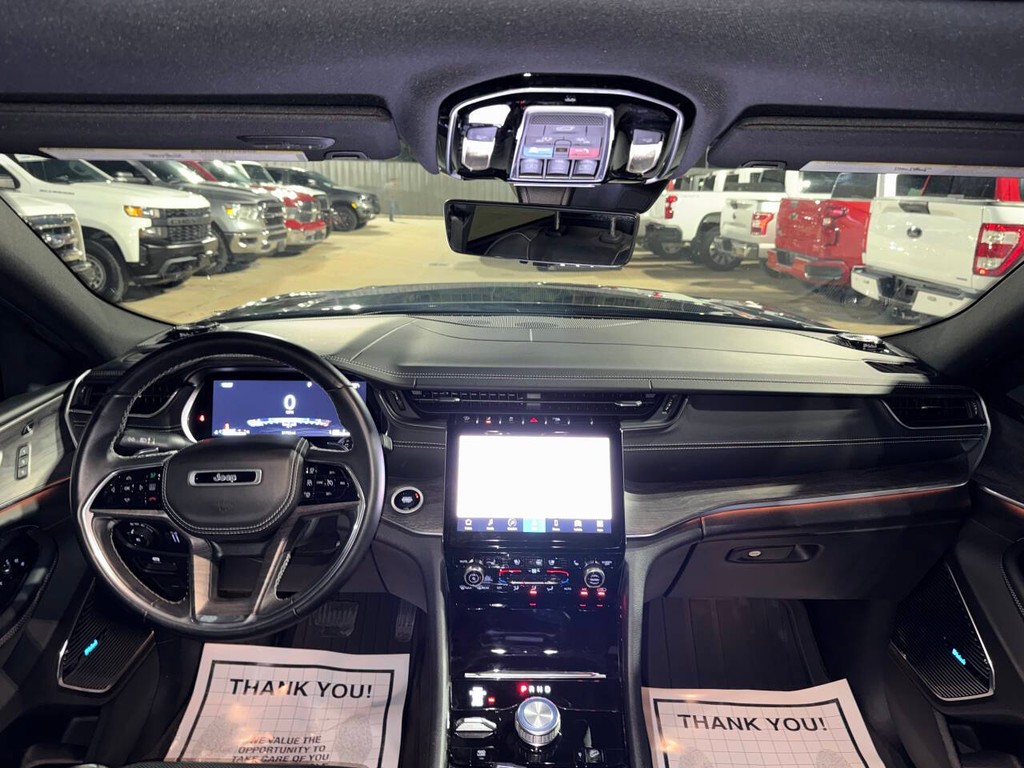 Jeep Grand Cherokee L Vehicle Full-screen Gallery Image 19