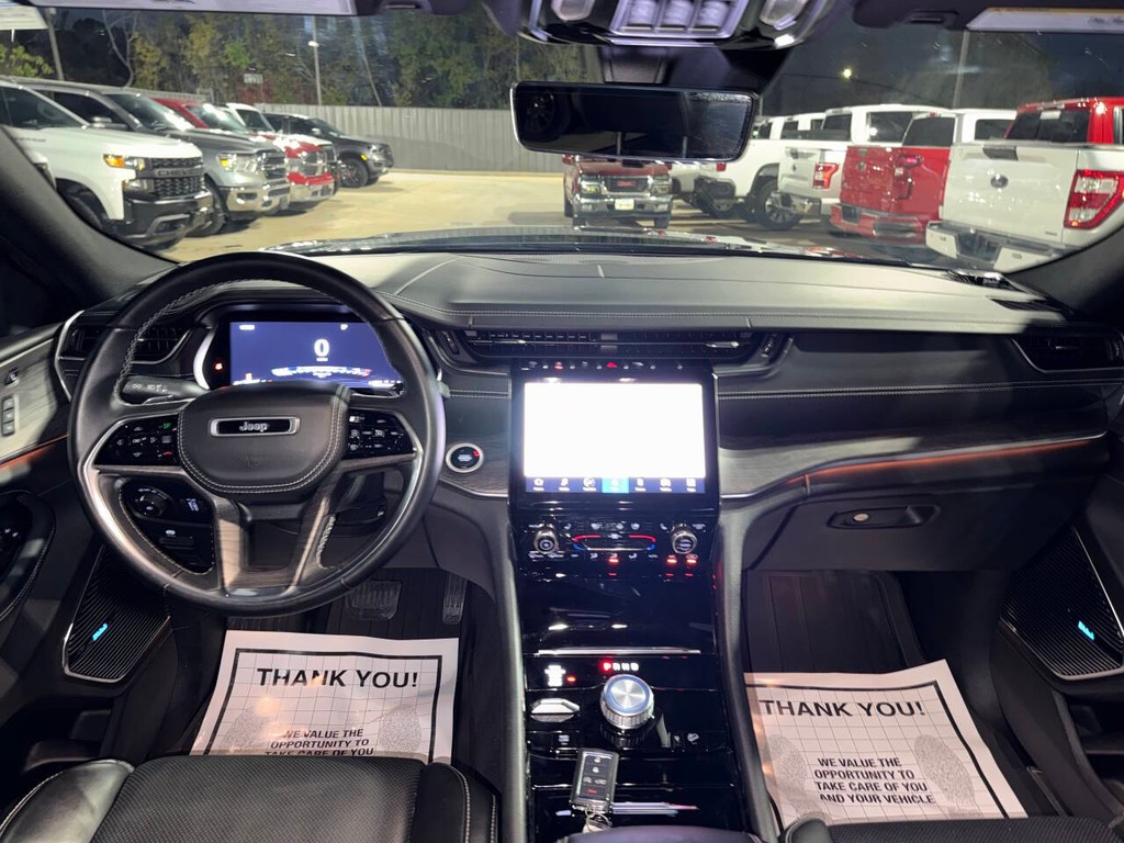 Jeep Grand Cherokee L Vehicle Full-screen Gallery Image 23