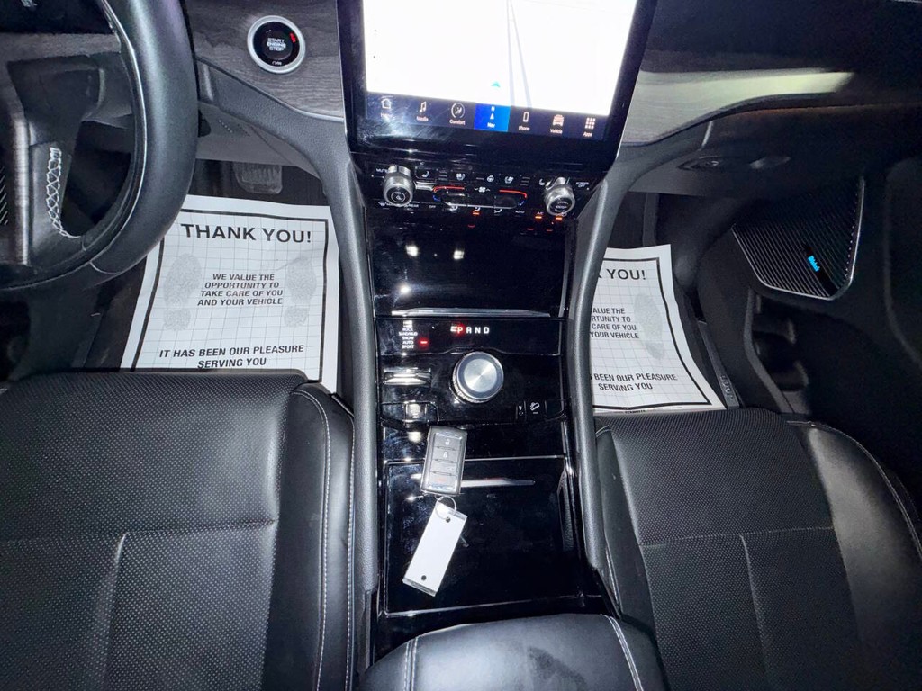 Jeep Grand Cherokee L Vehicle Full-screen Gallery Image 28