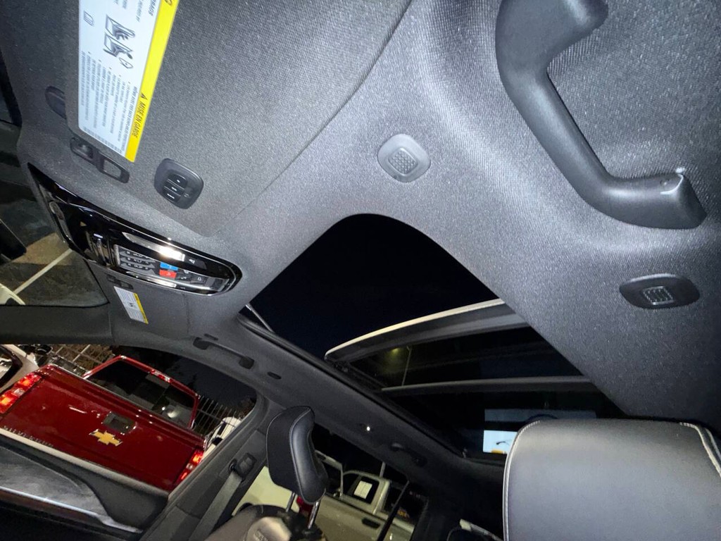 Jeep Grand Cherokee L Vehicle Full-screen Gallery Image 30