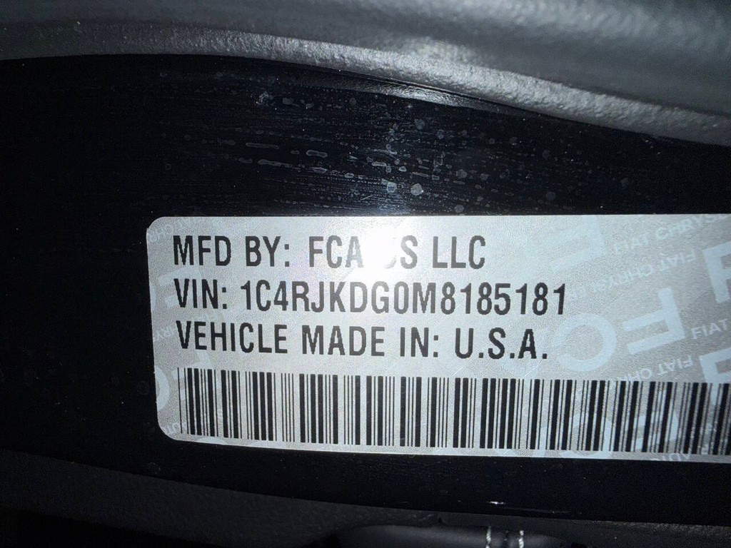 Jeep Grand Cherokee L Vehicle Full-screen Gallery Image 34