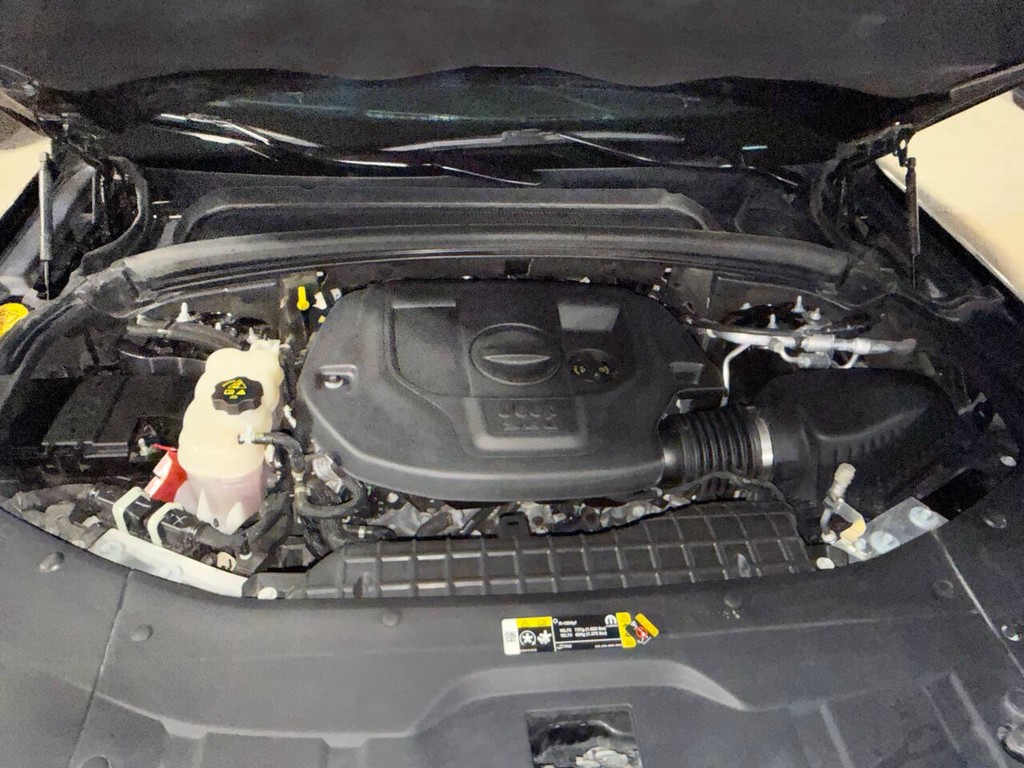 Jeep Grand Cherokee L Vehicle Full-screen Gallery Image 35