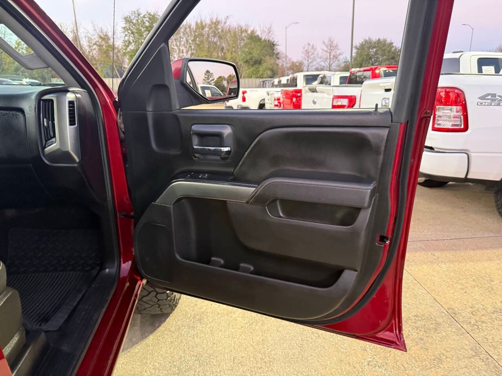 Chevrolet Silverado 1500 Vehicle Full-screen Gallery Image 11