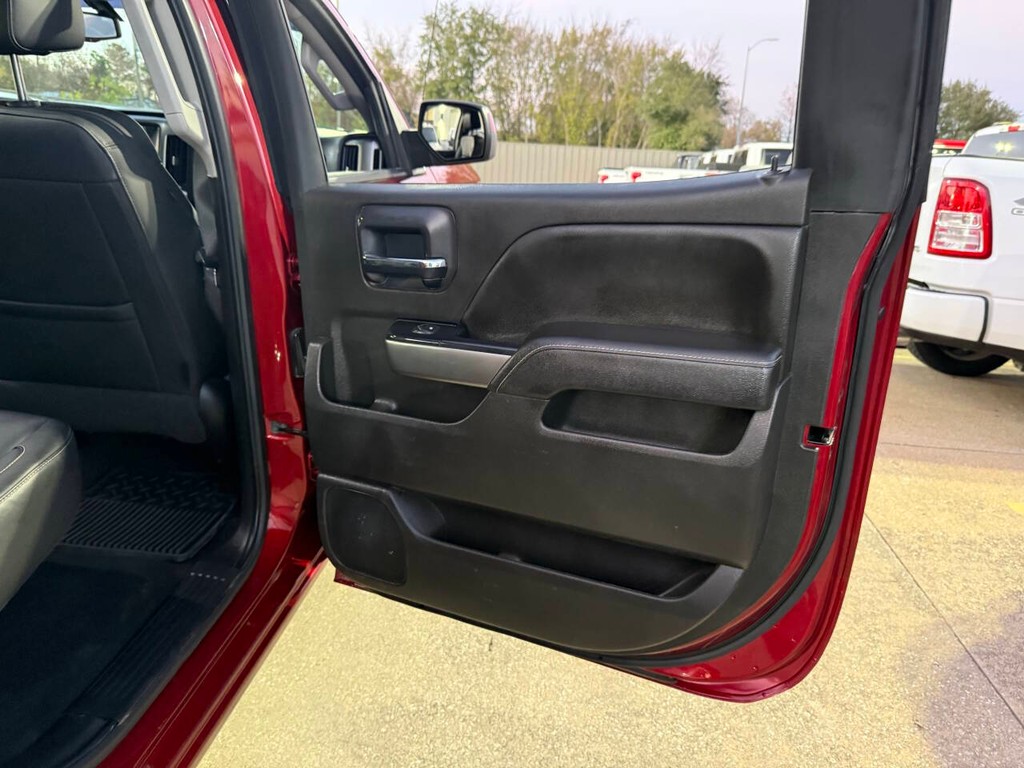 Chevrolet Silverado 1500 Vehicle Full-screen Gallery Image 16