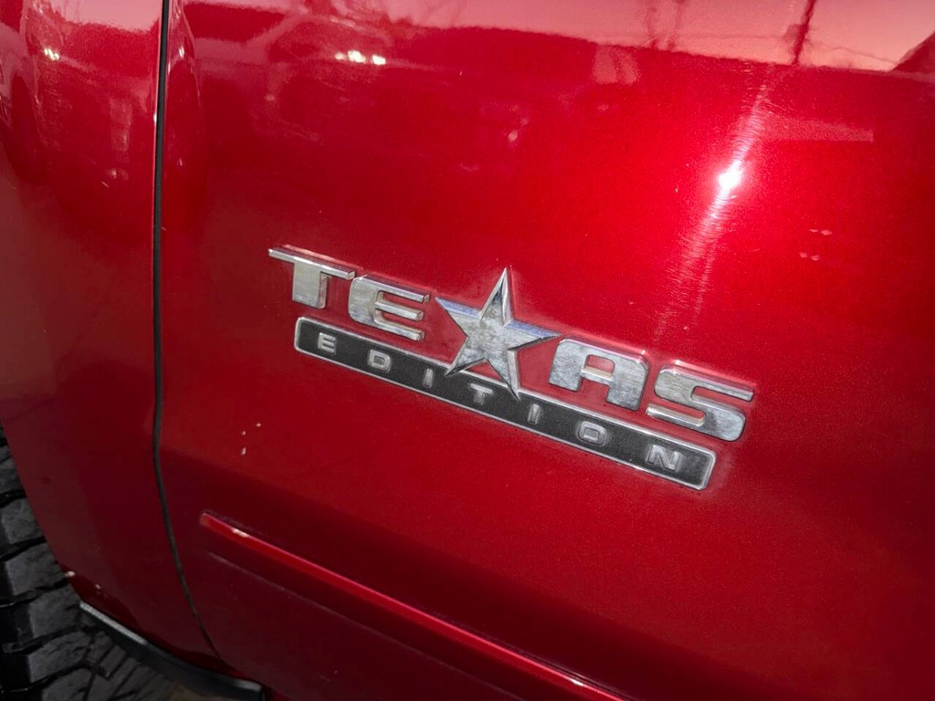 Chevrolet Silverado 1500 Vehicle Full-screen Gallery Image 35