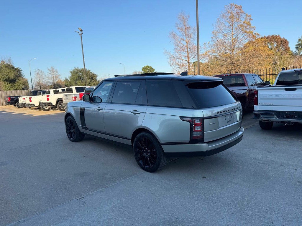 Land Rover Range Rover Vehicle Full-screen Gallery Image 04