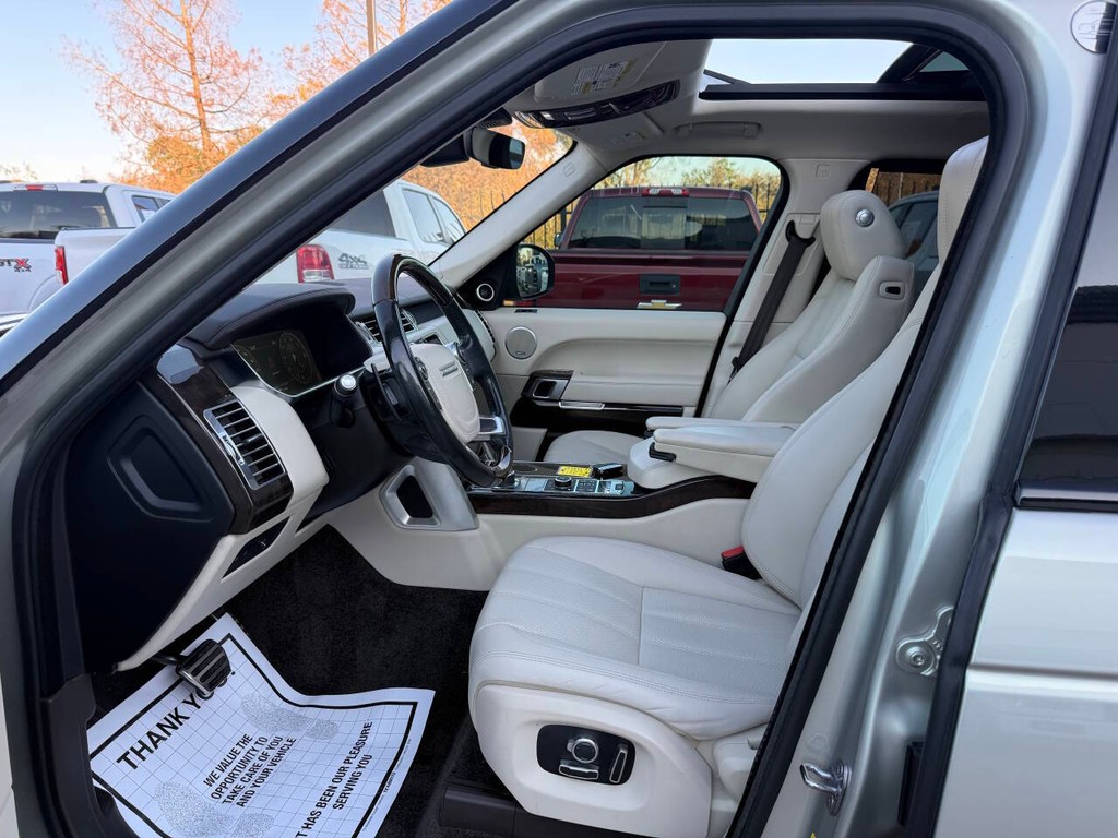 Land Rover Range Rover Vehicle Full-screen Gallery Image 07