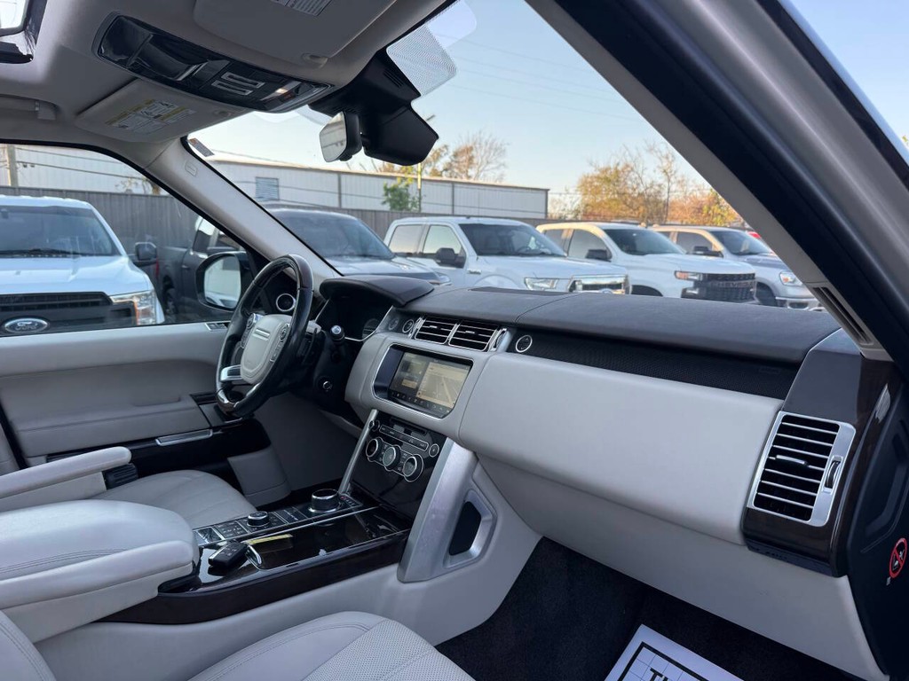 Land Rover Range Rover Vehicle Full-screen Gallery Image 09