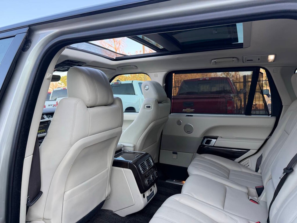 Land Rover Range Rover Vehicle Full-screen Gallery Image 12