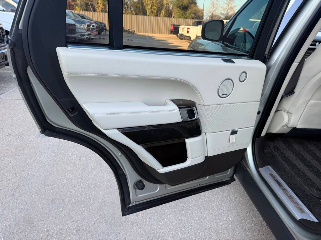 Land Rover Range Rover Vehicle Full-screen Gallery Image 14