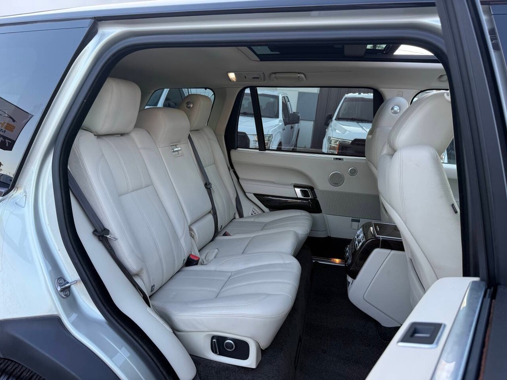 Land Rover Range Rover Vehicle Full-screen Gallery Image 15