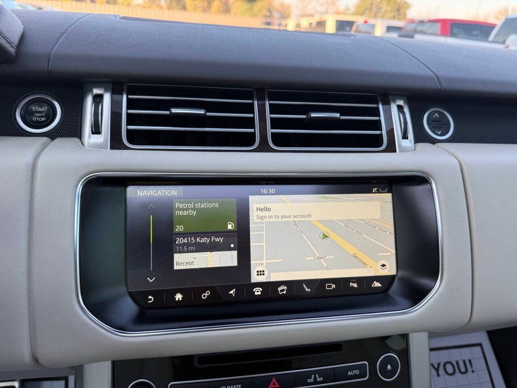 Land Rover Range Rover Vehicle Full-screen Gallery Image 24