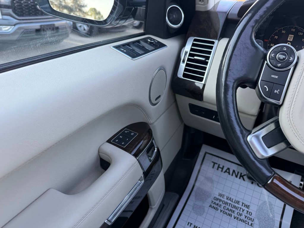 Land Rover Range Rover Vehicle Full-screen Gallery Image 29