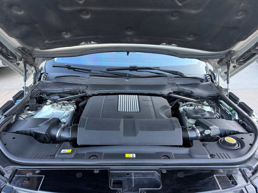 Land Rover Range Rover Vehicle Full-screen Gallery Image 35