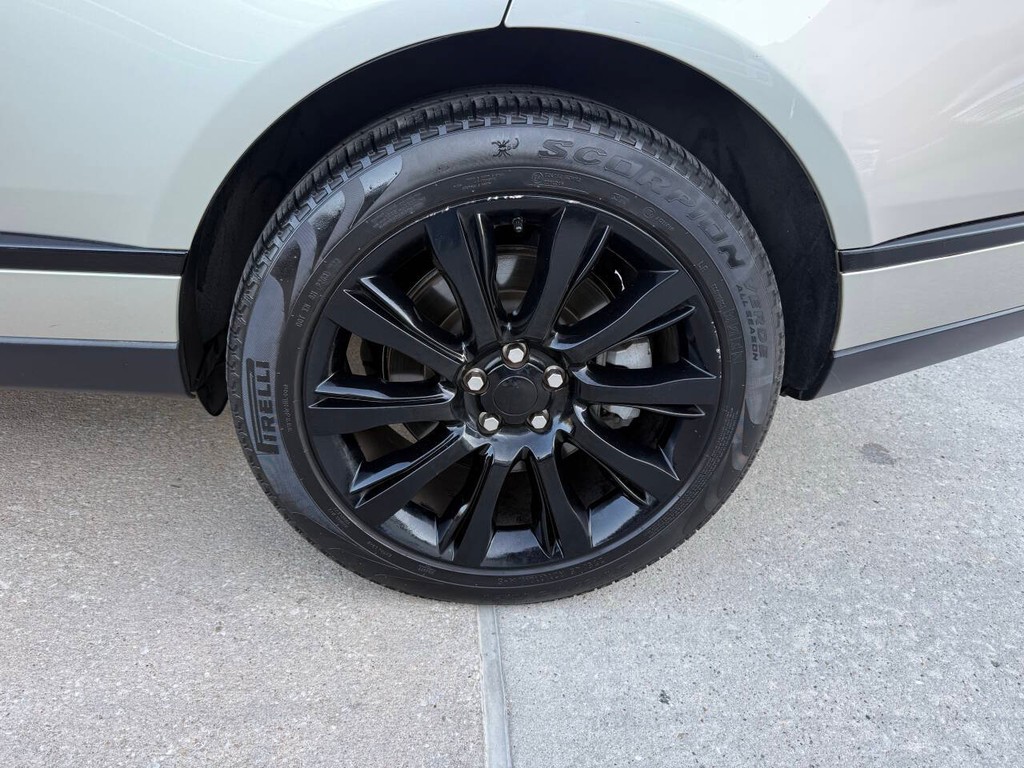 Land Rover Range Rover Vehicle Full-screen Gallery Image 36