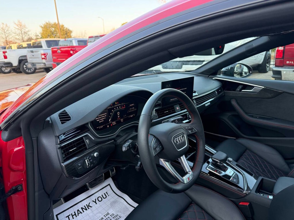 Audi S5 Sportback Vehicle Full-screen Gallery Image 06