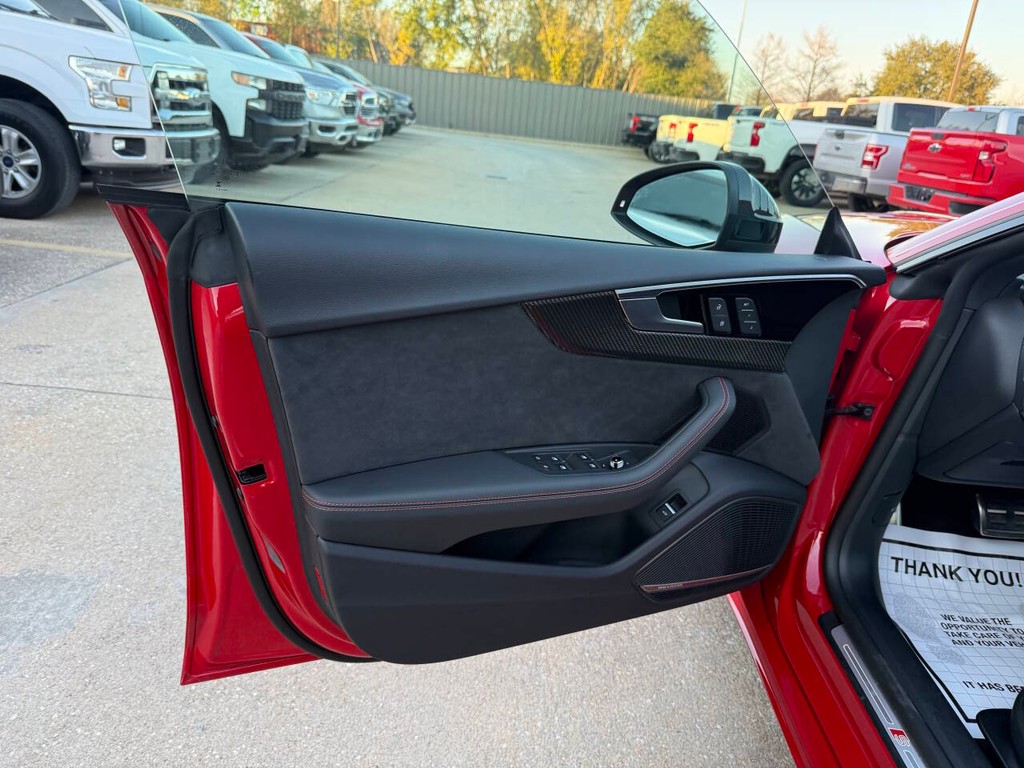 Audi S5 Sportback Vehicle Full-screen Gallery Image 08