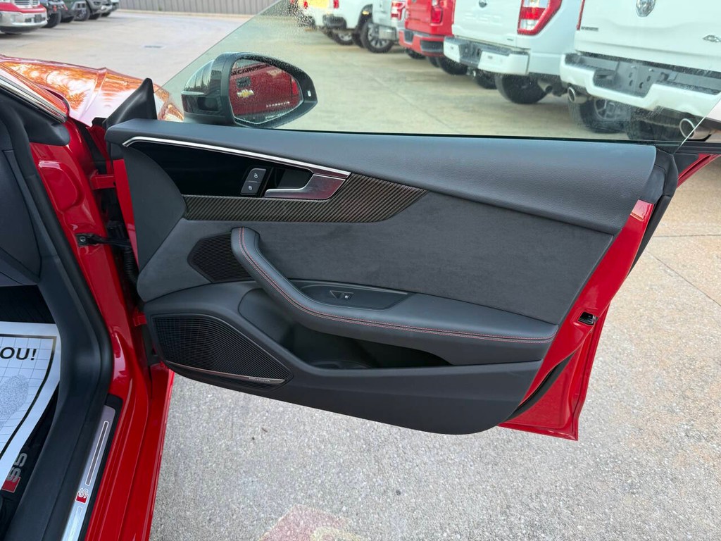 Audi S5 Sportback Vehicle Full-screen Gallery Image 11