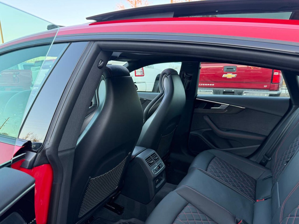 Audi S5 Sportback Vehicle Full-screen Gallery Image 12