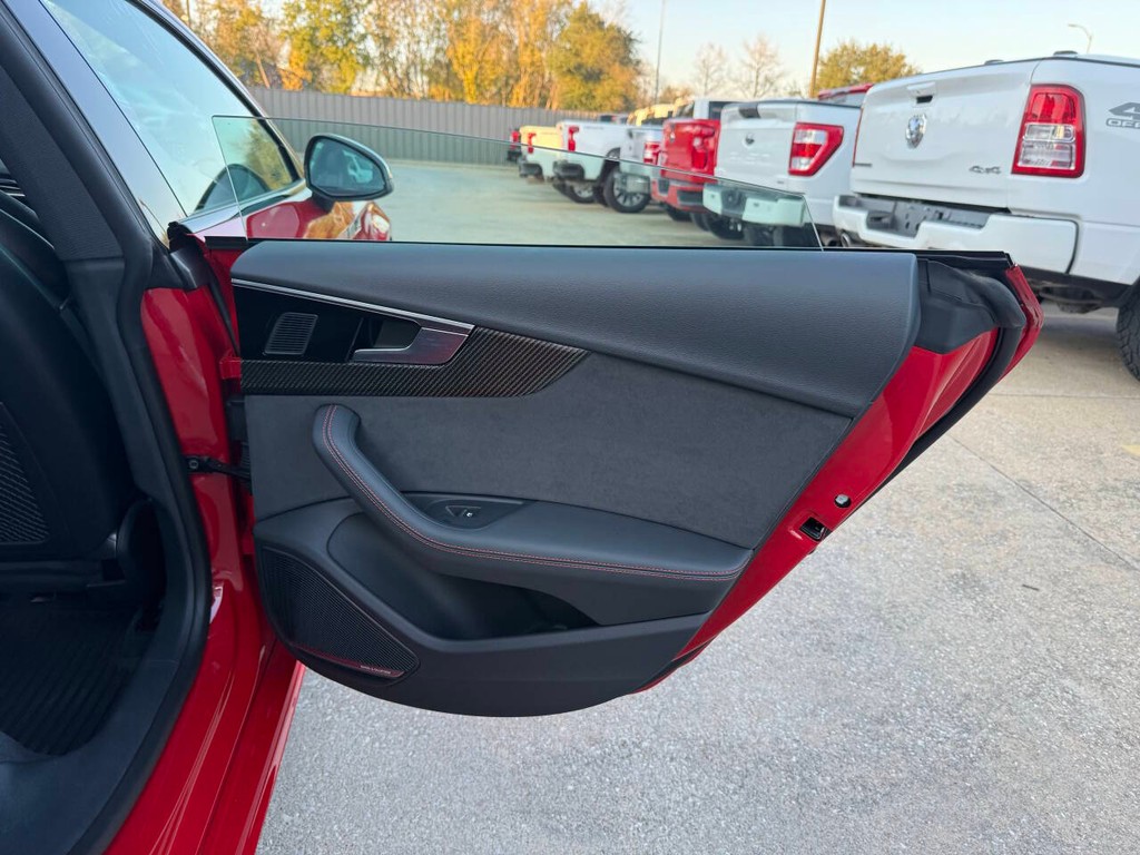 Audi S5 Sportback Vehicle Full-screen Gallery Image 16